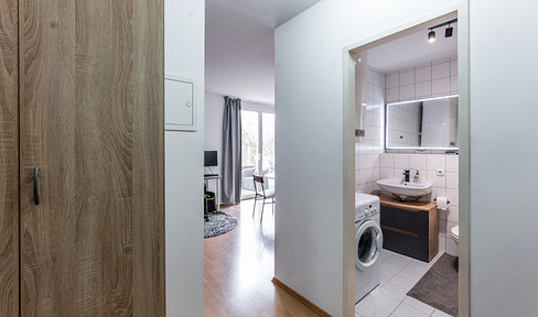 Spacious 1.5-room apartment with a 220 square meter garden and a garage parking space.
