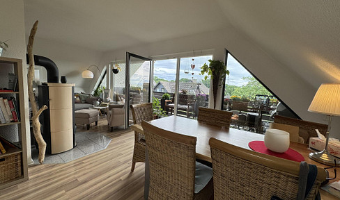 Charming attic apartment with panoramic views – 4 rooms, fireplace, and sun balcony.