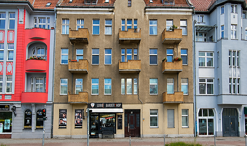 Solid investment opportunity in Berlin-Spandau: 19 apartments + commercial space | Potential for attic conversion.