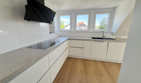 Erstbezug: Außergewöhnliche 4-Zi Maisonette mit EBK, Klima und Balkon in Spich