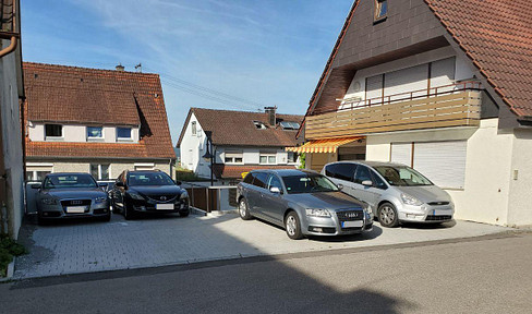 Two connected houses in Winnenden – 11 rooms, 256 square meters of living space, with great potential.