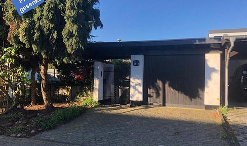 Exclusive haven of tranquility – An exceptional detached house with a garden resembling a park.