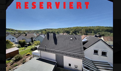 Quiet 2.5-room apartment with a balcony and distant views.