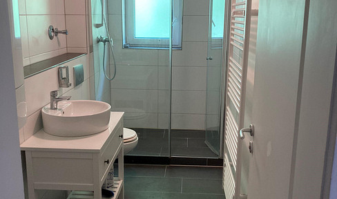 Sunny south-facing, 3-room apartment.