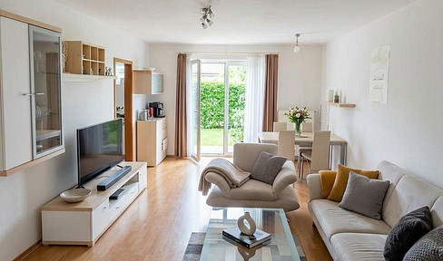 Centrally located 2.5-room apartment with a terrace – ideal for singles or couples.