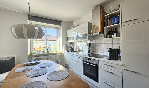 Quiet 2-room apartment with balcony and partial furnishings.