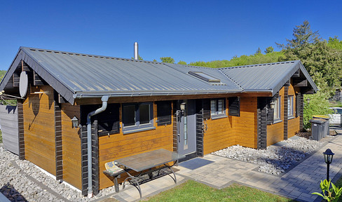 DAS BESONDERE HAUS IM GRÜNEN - sofort bezugsfrei