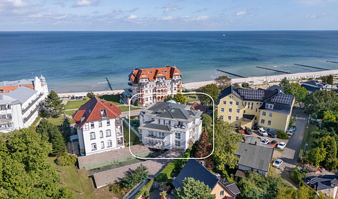 Luxury interiors meet the sound of the sea: An exclusive living experience with a view of the Baltic Sea.