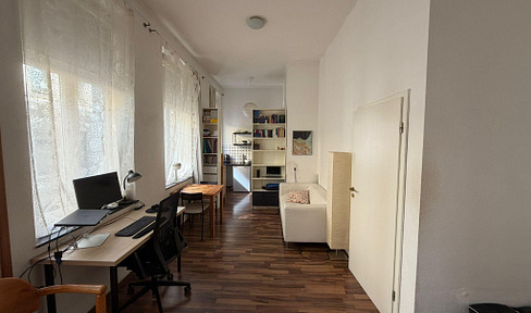 One-room apartment in a historic building for rent in Ehrenfeld.