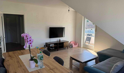 Helle und gepflegte 3-Zimmer-Dachgeschosswohnung mit Balkon, Einbauküche, Stellplatz & Keller