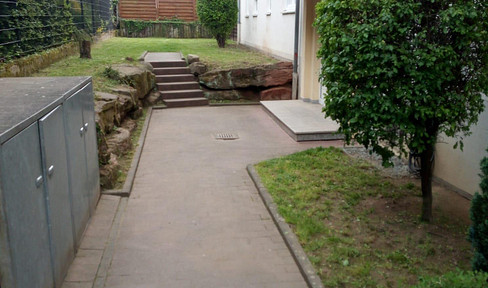4-Zimmer-Wohnung mit Einbauküche, 2 Balkonen, Keller und Stellplatz
