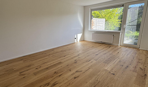 Stylish, renovated 3-room apartment with a green view.