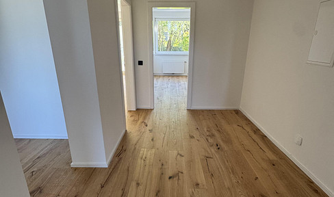 Stylish, renovated 3-room apartment with a green view.