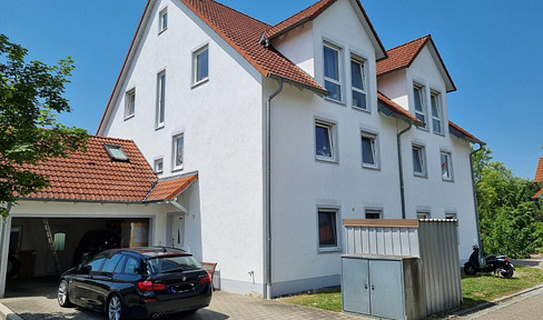 Spacious semi-detached house with 2 living units – ideal for multi-generational living or for living in one unit and renting out the other.