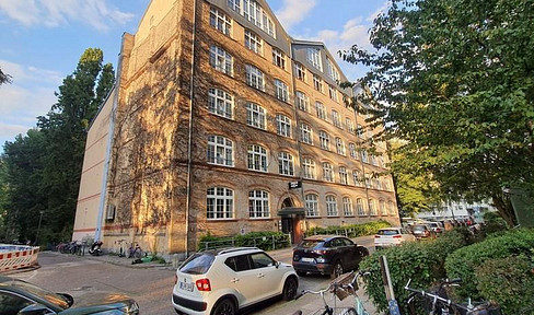 Urban. Quiet. Central. – Office space for rent near Alexanderplatz.