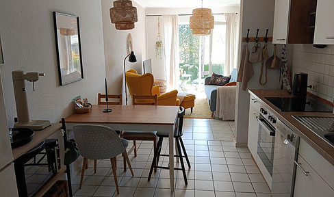 Ground floor apartment with 2 rooms and a small terrace.