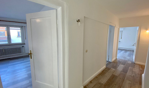 Renovierte, großzügige 3-Zimmer Wohnung mit Küche und Balkon
