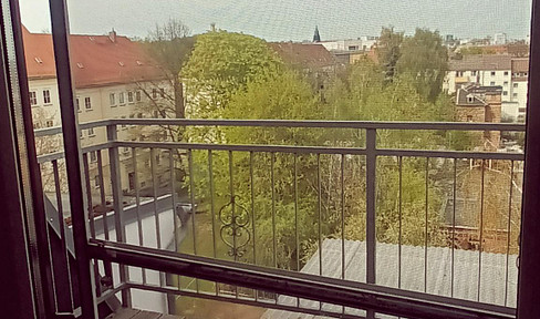 Renovated 4-room apartment - Suitable for personal use or offering a 7% rental yield.