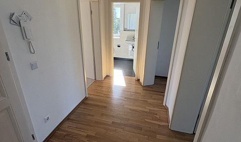 Modernized 2-room apartment with a large balcony and a private parking space.