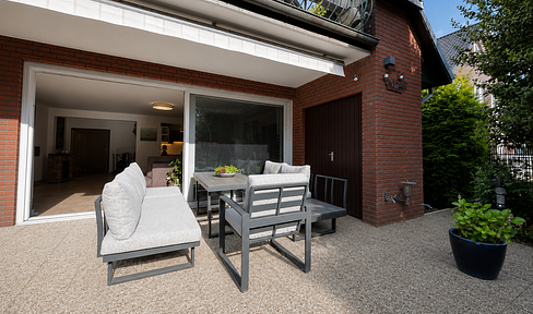 Haus-im-Haus-Charakter mit 30 m² Terrasse in ruhiger Lage in Hamburg-Bramfeld