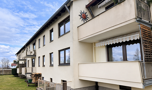 Modernized 4-room apartment with a west-facing balcony and views of the greenery - Schwandorf.