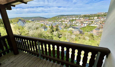 Living with a View: Bright 3-room apartment with balcony and garden.