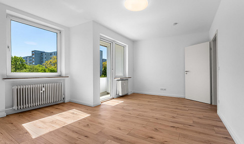 Modernized and ready to move in: Bright 2-room apartment with a south-facing balcony in Bremen-Osterholz.