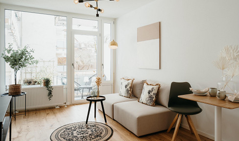 In Schwabing & ready to move in: Charming 2-room apartment, privately owned (no agent fees).