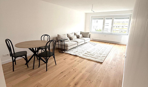 Commission-free, high-quality renovated 3.5-room apartment in a prime location in Esslingen.