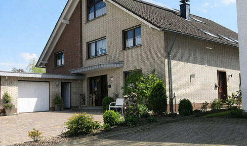 Geräumiges, gepflegtes, großzügiges Zweifamilienhaus in Fürstenberg (Bad Wünnenberg)