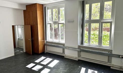 Schönes helles Büro mit Gartenblick und eigner Toilette, Parkplatz und incl. Strom ...