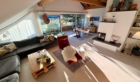 Commission-free: Stylish 5-room apartment with 2 balconies, a fireplace, and completely renovated.