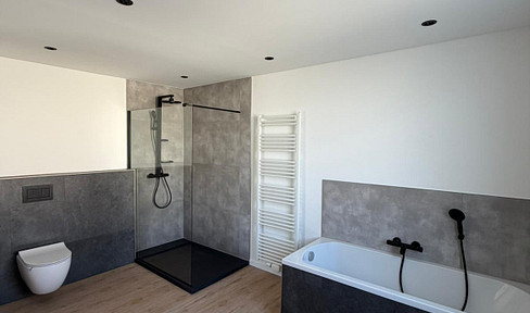 Dream home instead of a condominium: Completely renovated detached house with garden, balcony, and potential for further development.