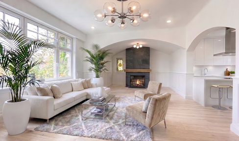 Luxury apartment in the Möhring Villa, available immediately.
