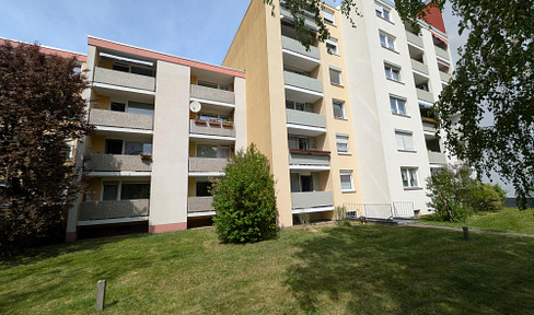 Modern living in a stone building: 3 rooms | Renovated | Garage | No commission fees.