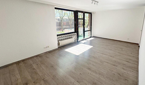 Renovated apartment with a balcony, garden, and underground parking, located right next to the Strünkede Castle Park.