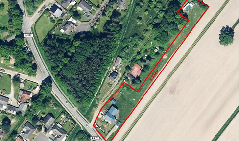 Detached house, 300m², plus 6,300m² of land, ideal for a large family.