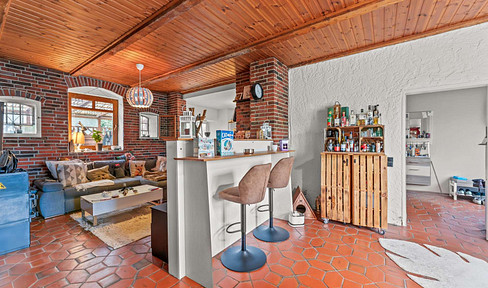 Charming, historic duplex house on the dike.