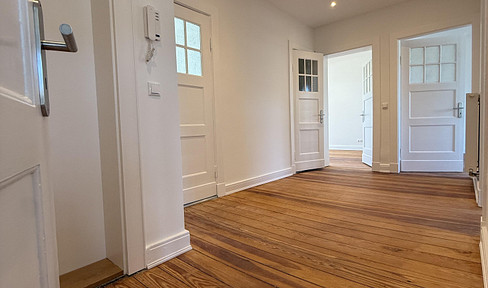 Stilvolle 4-Zimmer-Altbauwohnung in zentraler Lage von Neumünster – kernsaniert & bezugsfertig