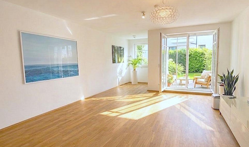 Apartment within a house in a luxury villa: 3-room garden apartment with a south-facing terrace, private garden, energy efficiency rating A, and garage.