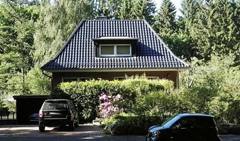 Rare property located on Hofholzallee, with an additional plot of land suitable for building.