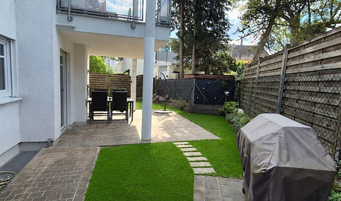 Commission-free: Exclusive maisonette apartment with a garden in the French Quarter of Mühlheim am Main.