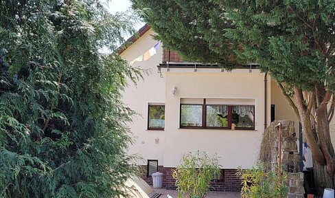 Spacious detached house, 0% commission – completely renovated - 800 m² garden, fireplace, quiet location.