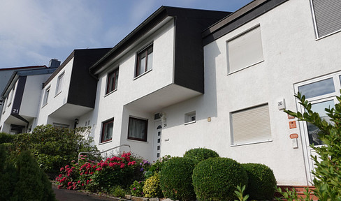 Privat: Familienfreundliches Reihenhaus mit Garten & Garage in bester Lage, Böblingen-Tannenberg