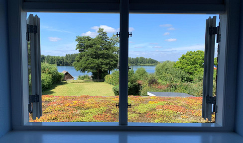 Seegrundstück am Großen Plöner See mit zwei Häusern, Bootshaus und Steganlage