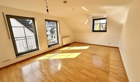 Sehr gepflegte DG-Wohnung in Schweich, mit Einbauküche, Balkon, PKW-Stellpl.