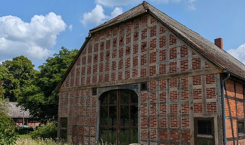 Provisionsfrei: Einzigartiger Vierständer-Hof mit Wohnhaus & Scheune