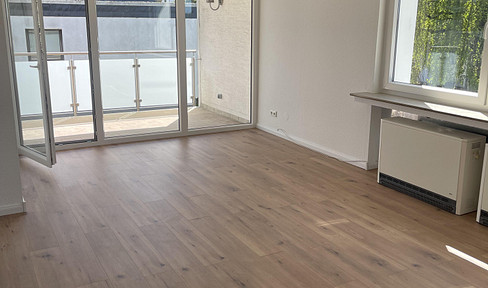 First occupancy after renovation! Bright 4-room apartment with 2 balconies, located in a green area.