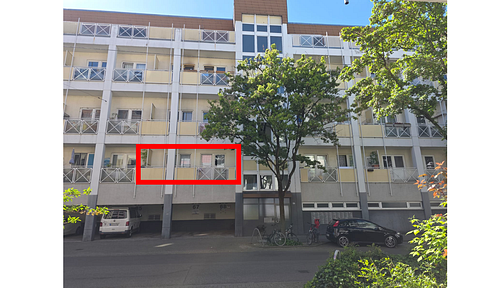 Weststadt: 2-room apartment + parking space | Modernized (technically) | Balcony | Fitted kitchen | Available immediately | Suitable for shared living.
