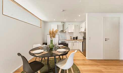 Completely renovated and fully furnished 5-room apartment in a central location.